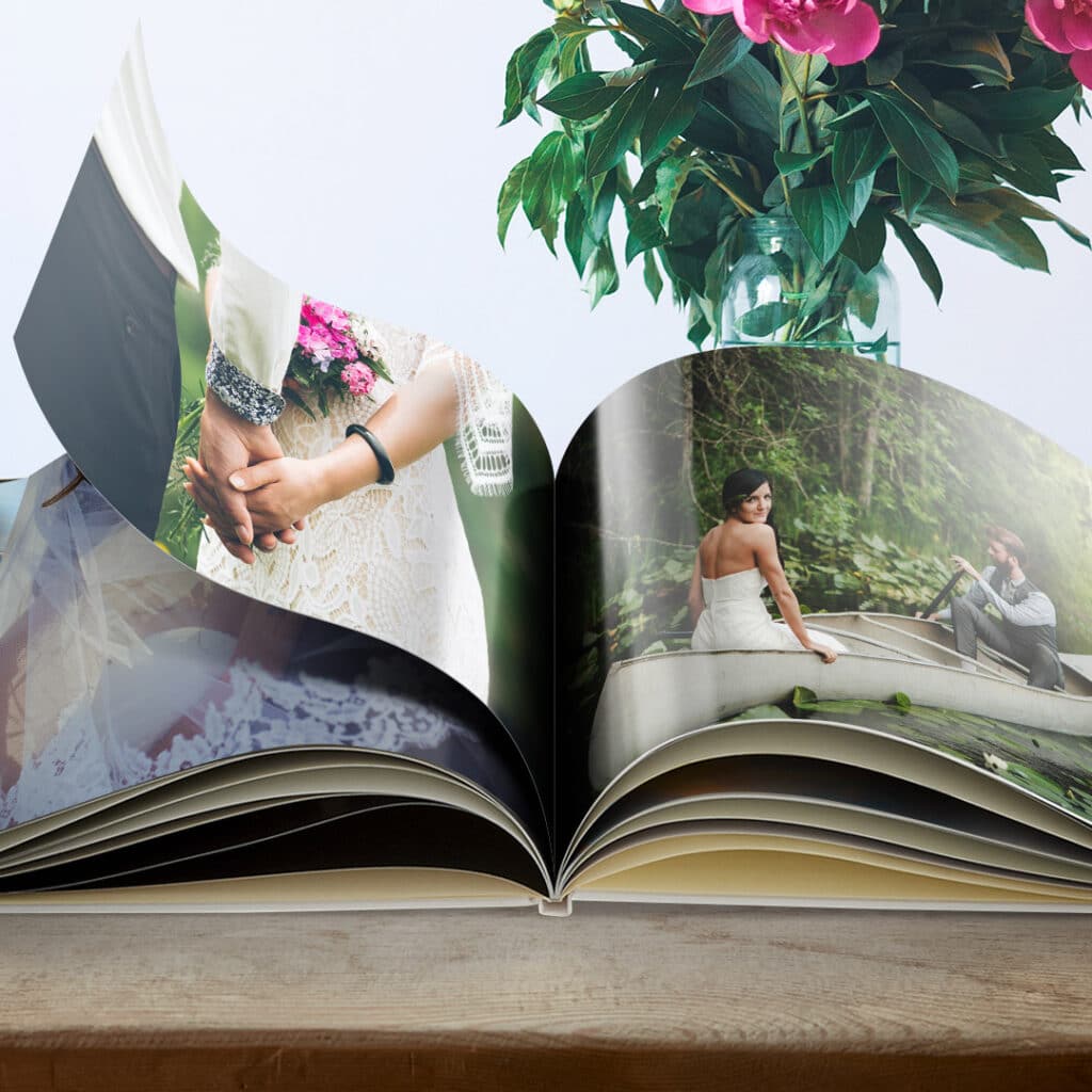 Customise your photo book with glossy, satin or matt pages