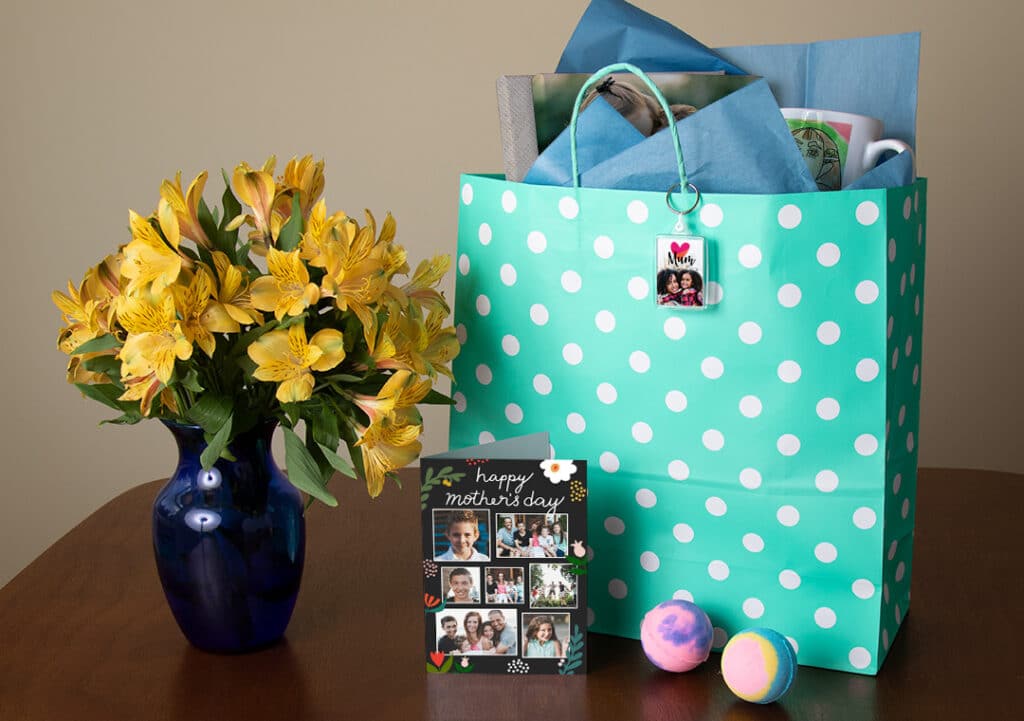 Gift bag, flowers in vase, card on table